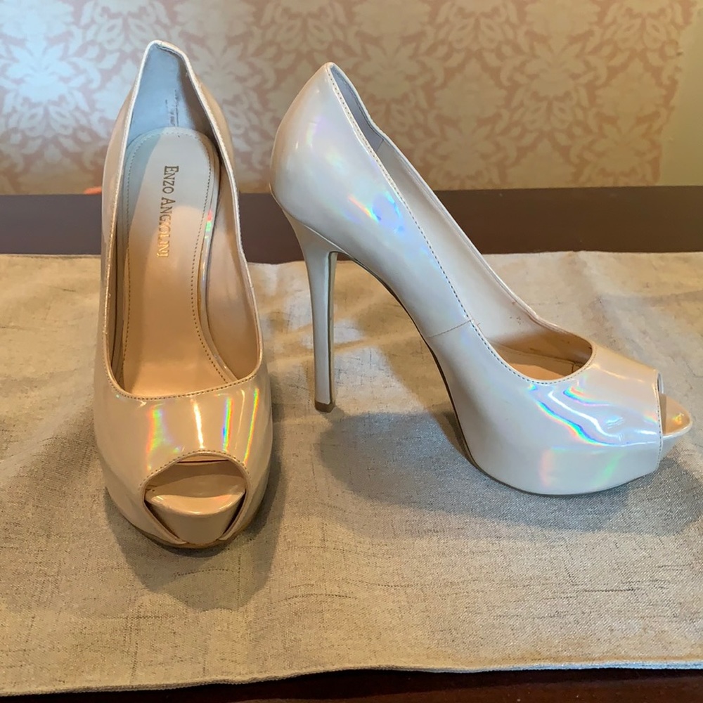 Enzo Angiolini pump